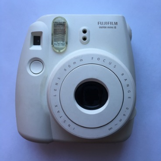Компактная фотокамера FUJIFILM Instax Mini 8