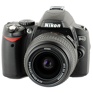 Зеркальный фотоаппарат Nikon D40 + объектив AF -S Nikkor 18-55 mm