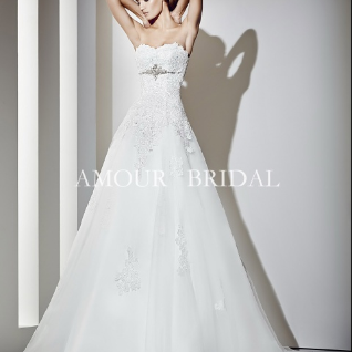 Свадебное платье с кружевом Amour bridal