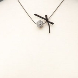 Колье Betsey Johnson Pave Ball and Bow Charm Necklace