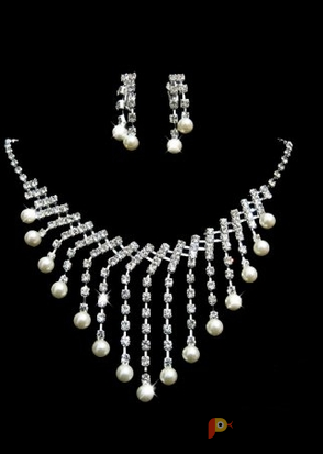 Возьмите Колье PAPAYA JAM Pearl Drop Crystal Necklace напрокат (Фото 2) в Москве