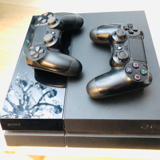 Приставка Sony PlayStation 4