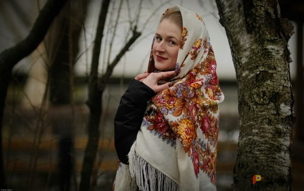 Возьмите Аксессуар для фотосессии: Посадский платок напрокат (Фото 2) в Москве