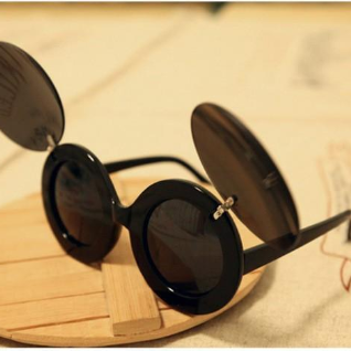 Черные солнцезащитные очки от солнца