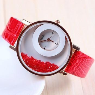 Женские наручные часы с бисером в циферблате