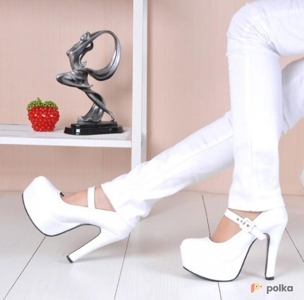 Возьмите Женские белые лаковые туфли напрокат (Фото 2) в Москве