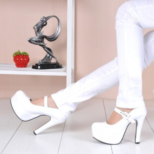 Женские белые лаковые туфли