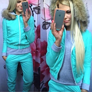 Женский спортивный костюм