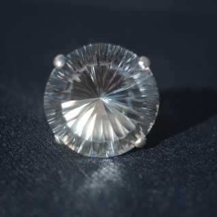 Кольцо из серебра с натуральным хрусталем