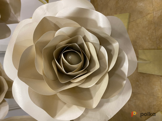 Возьмите Ростовая роза из дизайнерской бумаги цвета шампань напрокат (Фото 3) в Москве