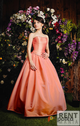 Возьмите Бальное платье с кринолином и открытыми плечами, размер 44-48 напрокат (Фото 2) в Москве