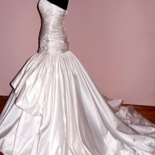 Свадебное платье-трапеция (русалка) со шлейфом.