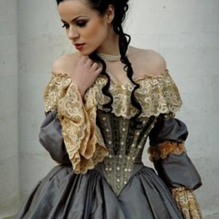 Великолепное историческое платье в стиле рококо