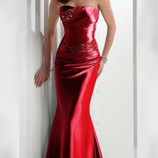 Изящное красное вечернее платье