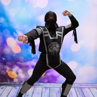 Чёрный японский ниндзя
