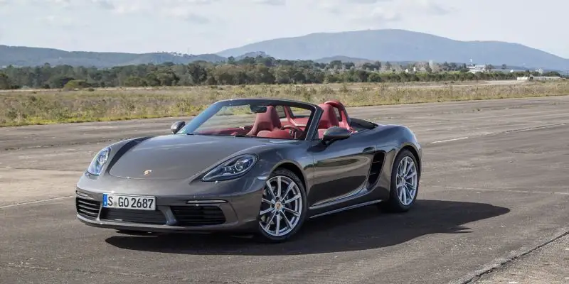 Porsche отзывает 718 Boxster и Cayman в России: узнайте причину!