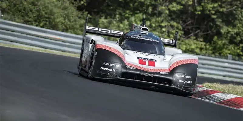 Шок! Porsche 919 Hybrid Evo установил новый рекорд Нордшляйфе!