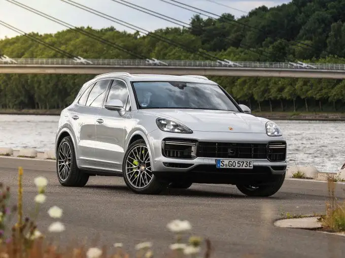 Стоимость Porsche Cayenne Turbo S E-Hybrid в рублях взорвала рынок!