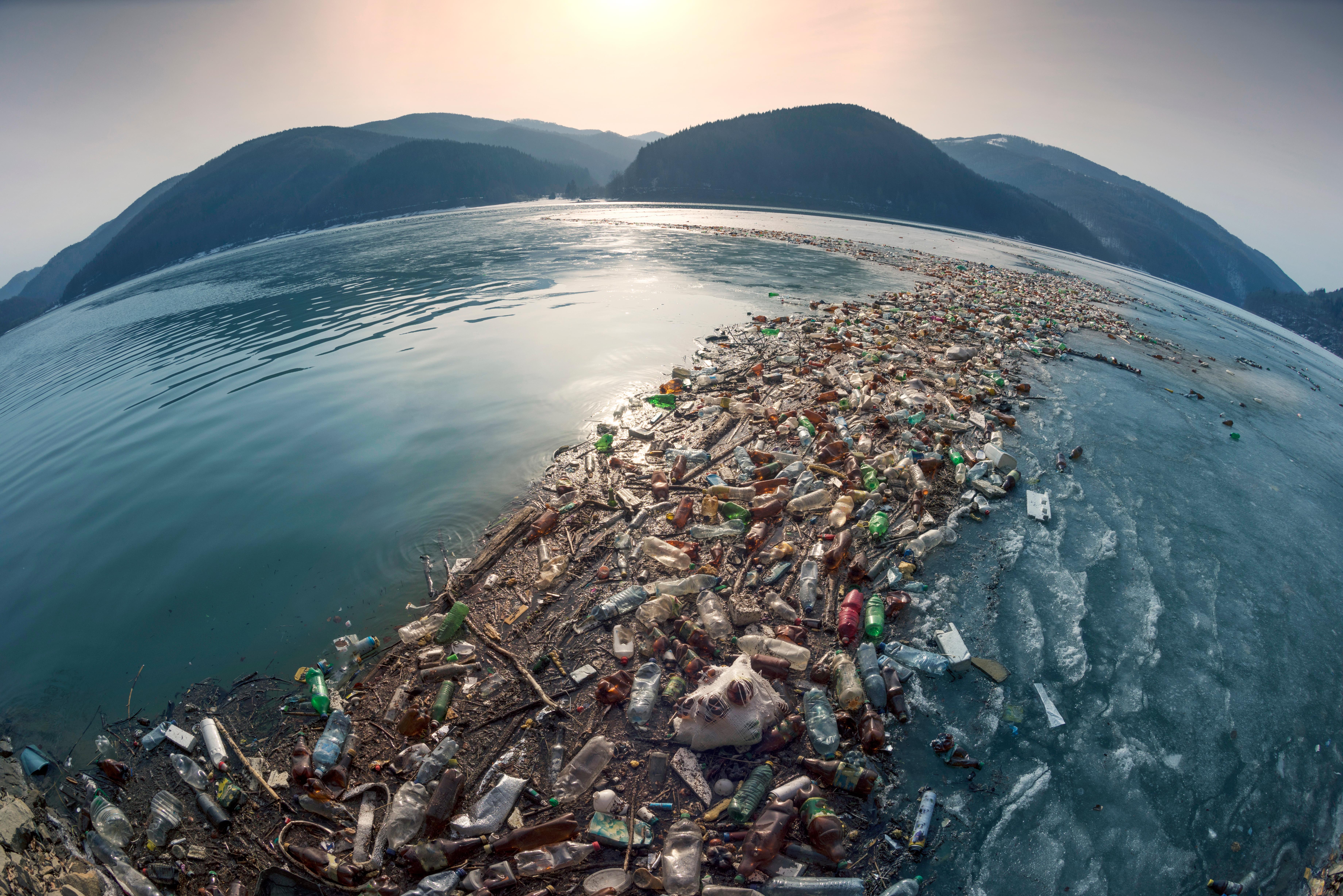 Проблема экологии факты. Мусорное пятно в тихом океане. Загрязнение мирового океана мусорные острова. Гигантское мусорное пятно в тихом океане. Большое Тихоокеанское мусорное пятно.