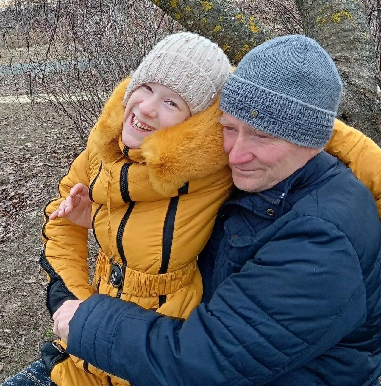 Ксюше 23 года, у нее ДЦП, в основном лежачий образ жизни. Родители всегда находятся возле дочери. Семье требуется шезлонг для ванной и спецпитание для Ксюши.