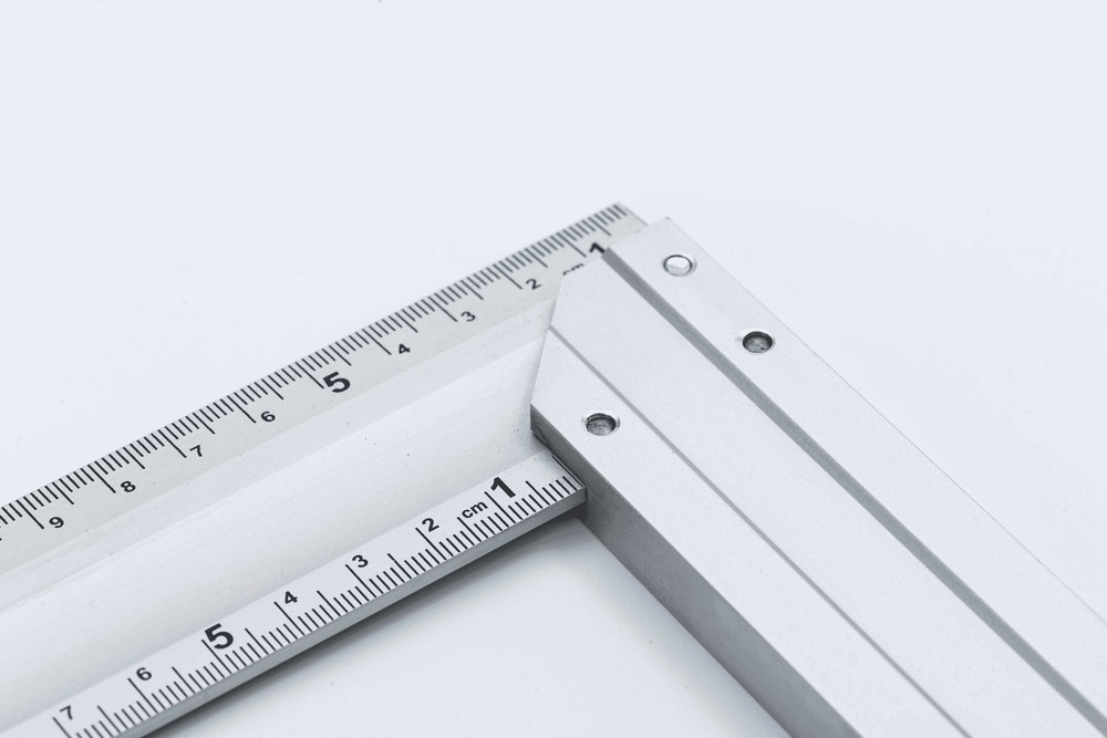 Строительный алюминиевый угольник ALUKOMTOOLS 400 мм 211513400A