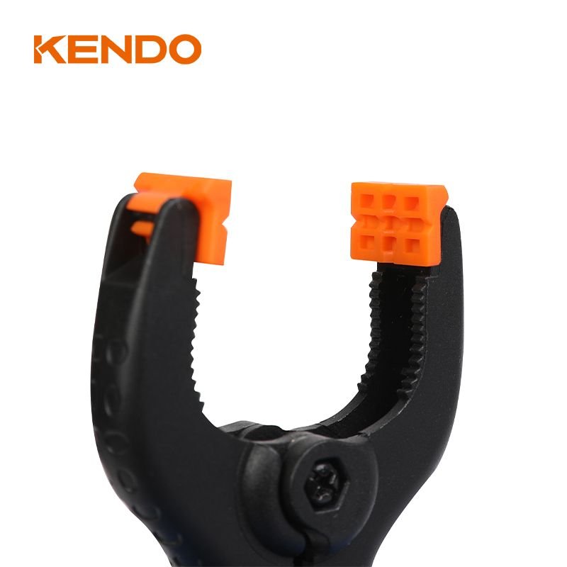 Клещеобразная усиленная струбцина KENDO 115 мм 40122