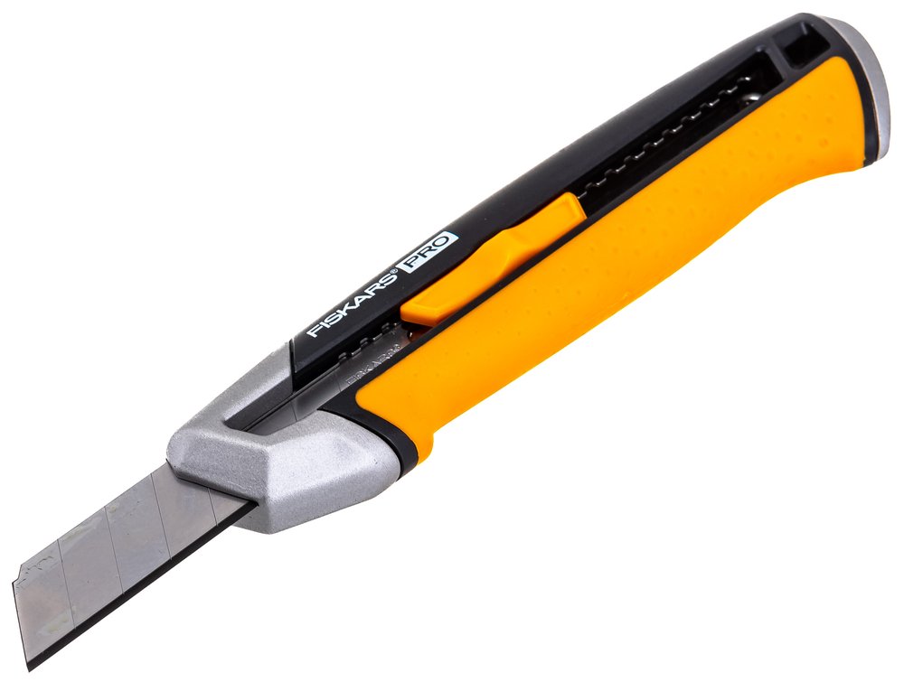 Строительный нож с выдвижным сменным лезвием Fiskars 18мм CarbonMax 1027227
