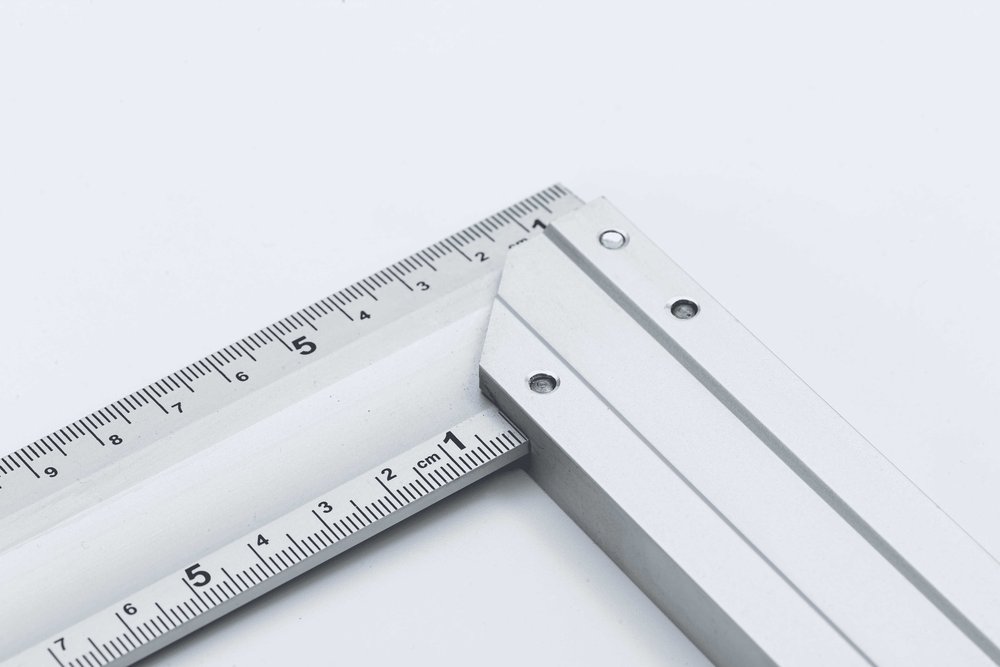 Строительный алюминиевый угольник ALUKOMTOOLS 500 мм 211513500A