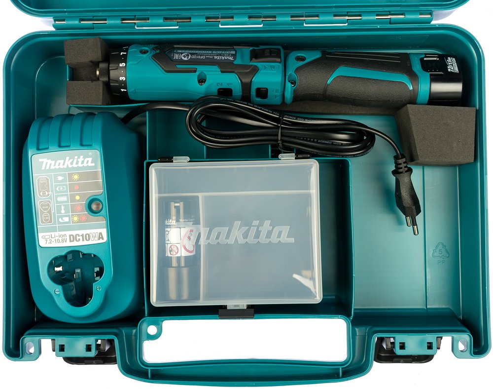 Аккумуляторная отвертка Makita DF012DSE
