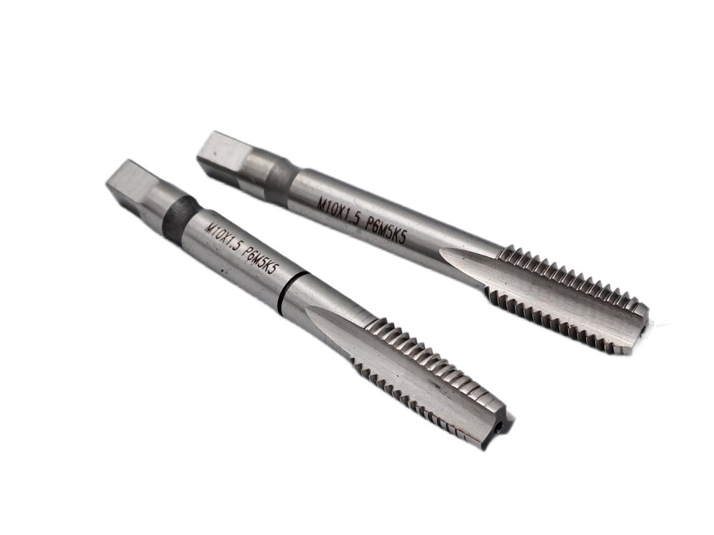 Метчик TORNERI машинно-ручной М10x1.5 комплект из 2-х штук Р6М5К5 042136