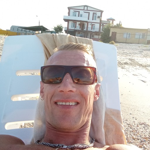 Макс, 43