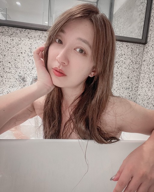 Phoebe, 28