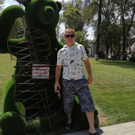 Юрий, 36 лет, Гигант
