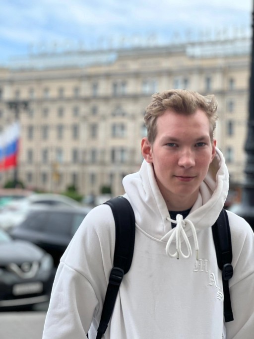 Dima, 19