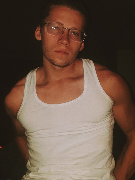 Артур, 24