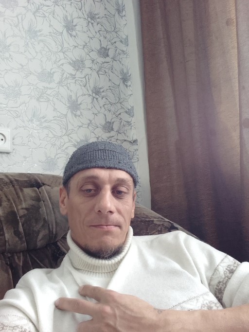 Максим, 44