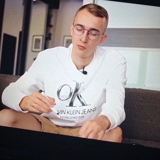 Ara, 32 года