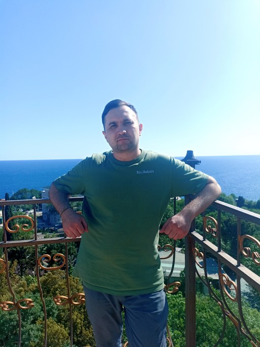 Рошик, 27