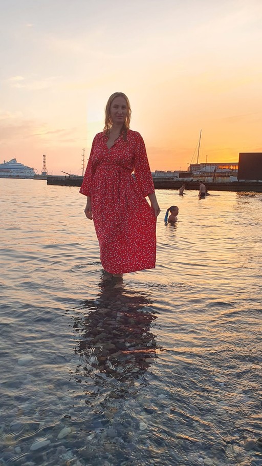Карина, 42