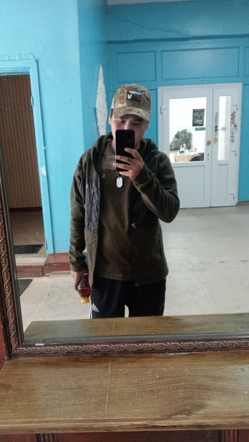 Эдуард, 25