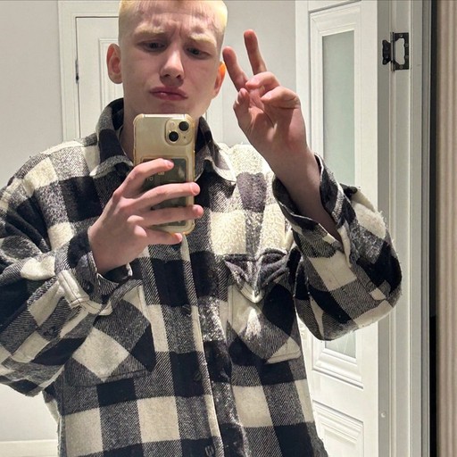 Максим, 23