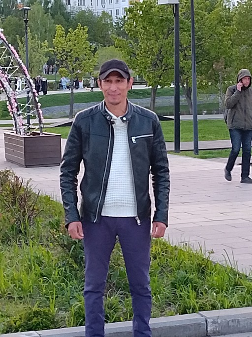 Ренат, 39