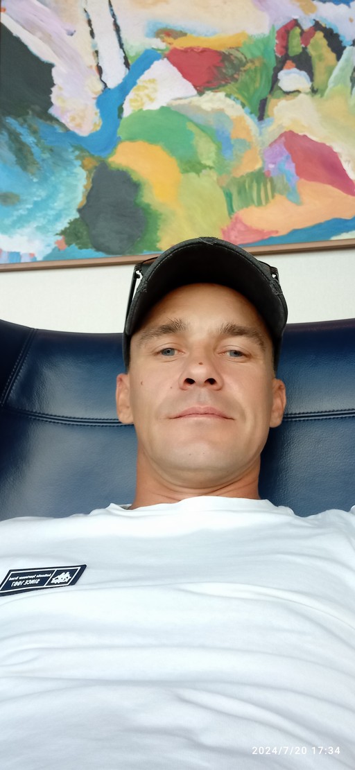 Виктор, 42
