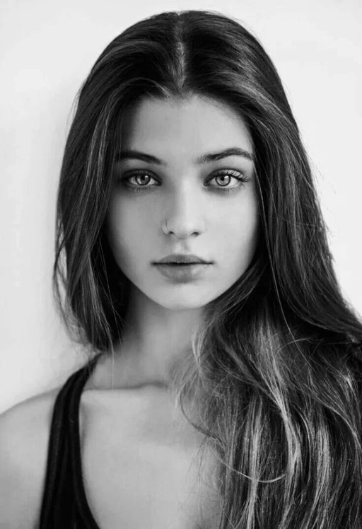 Леля, 23