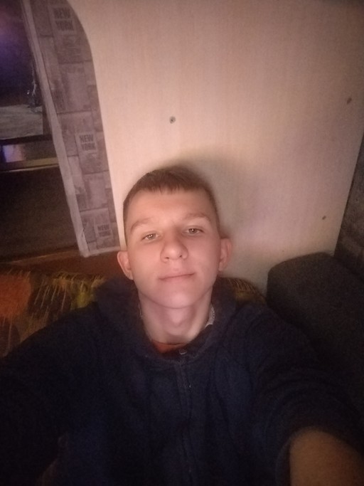 Даня, 18