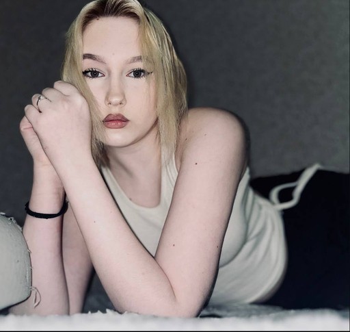 Алина, 19