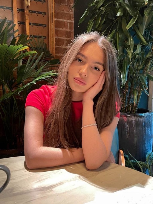 Александра, 30