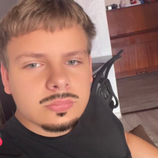 Артем,18, Горки