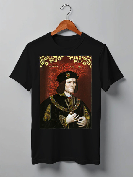 Заказать мужскую футболку в Москве. Футболка классическая King Richard III от Dasha Bulat - готовые дизайны и нанесение принтов.