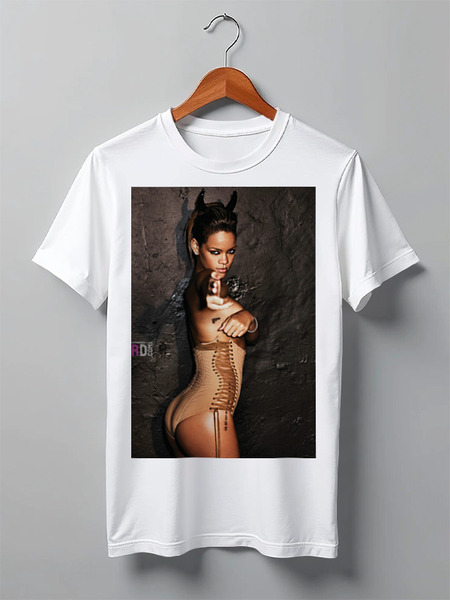 Заказать мужскую футболку в Москве. Футболка классическая Rihanna от Vladec11 - готовые дизайны и нанесение принтов.